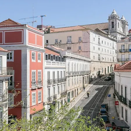 Spacious In Apartment *